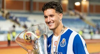 Avançado Deniz Gül deixa o FC Porto rumo ao Galatasaray