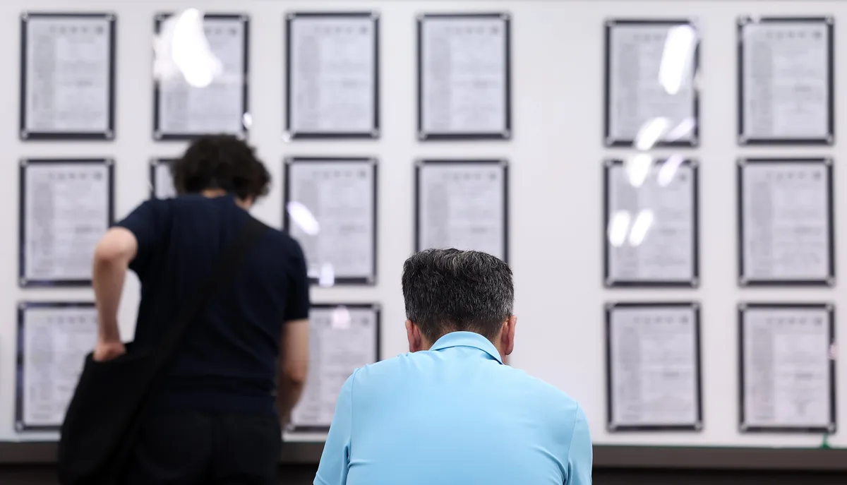 2030 새 일자리 역대 최소…2분기 평균 근로소득도 감소