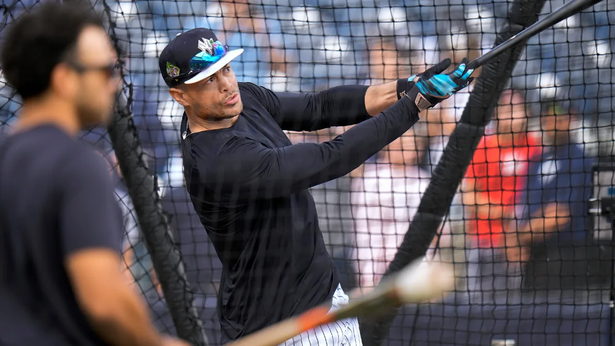 Report: Yankees slugger Giancarlo Stanton strains other calf during rehab