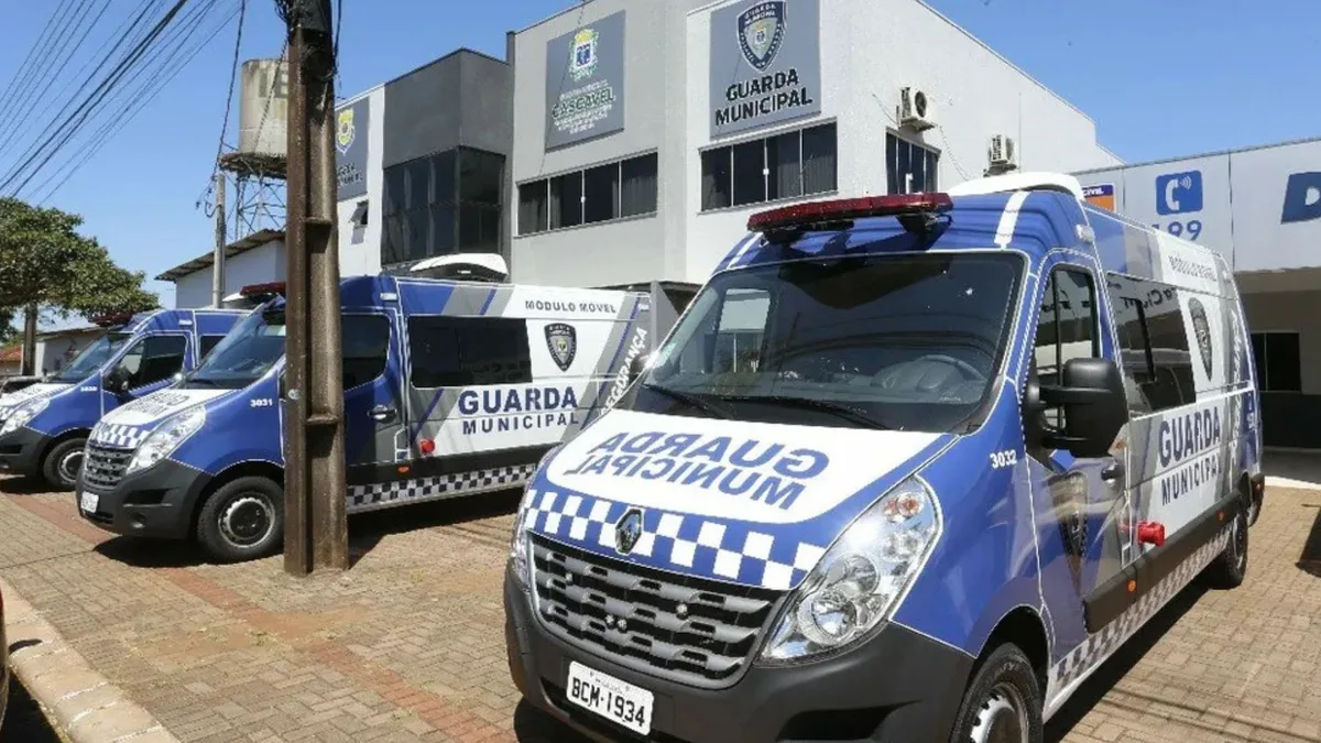 Pais de criança de 6 anos enviada sozinha em carro de aplicativo são investigados por abandono após ninguém aparecer no destino