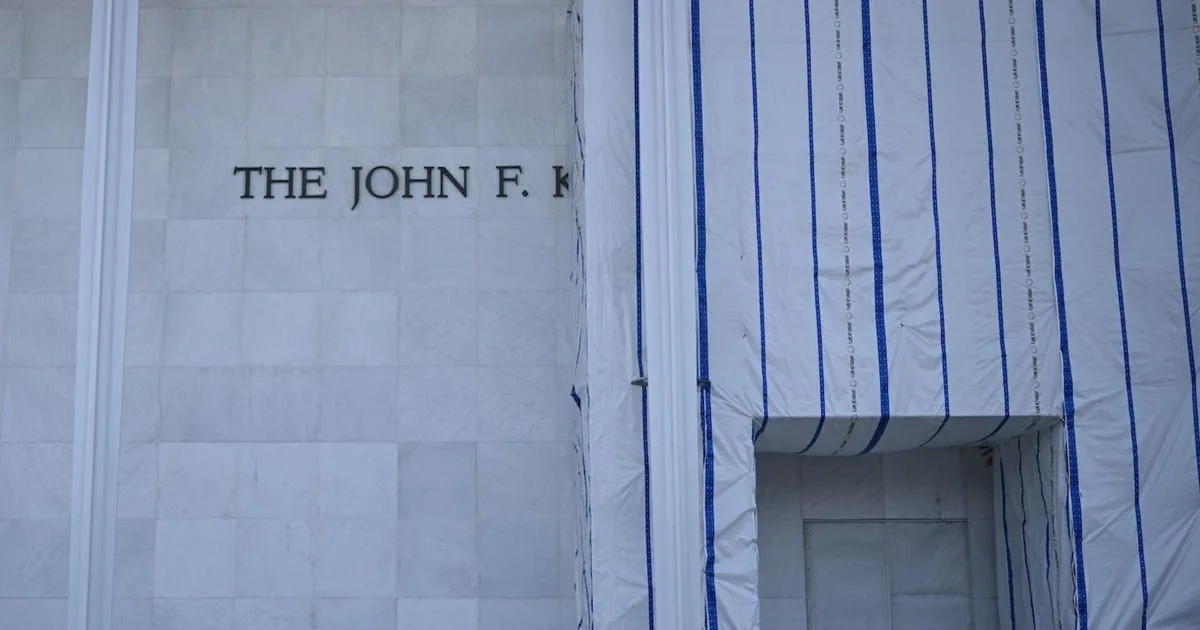 Mostly-Trump-appointed board votes to restore his name on the Kennedy Center