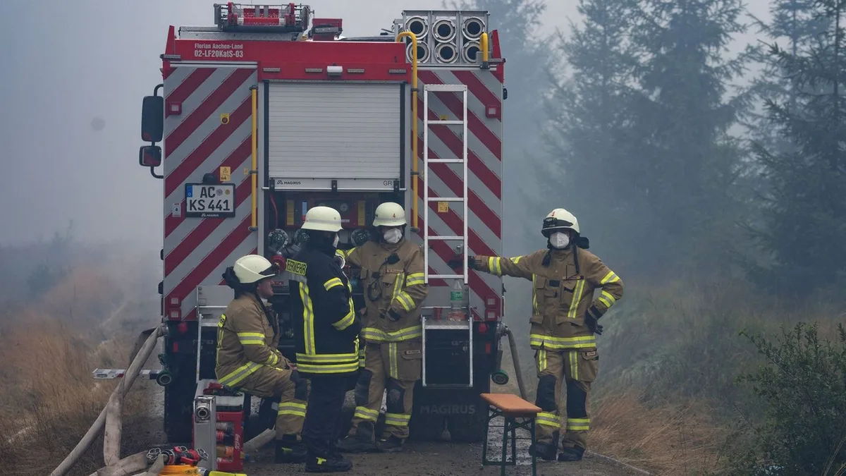 Waldbrände: Brand im Hohen Venn soll eingedämmt werden