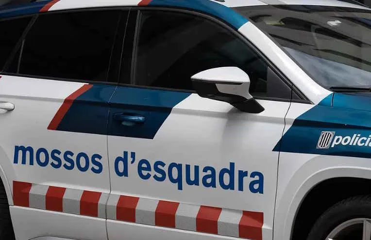 Los Mossos buscan a cinco hombres vestidos de policía por una presunta detención ilegal en la AP-7 en Barcelona