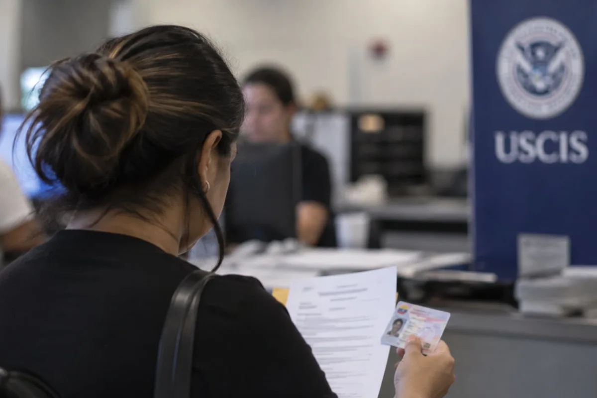 El aviso del Uscis que se aplica a venezolanos con EAD y TPS vigente: “Hasta el 2 de octubre de 2026”