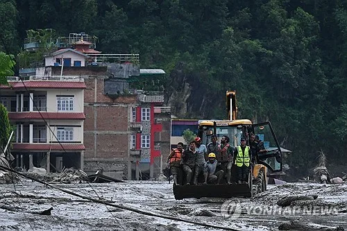 네팔 홍수로 고립된 국민 10명, 생명위협 없지만 구조엔 시간