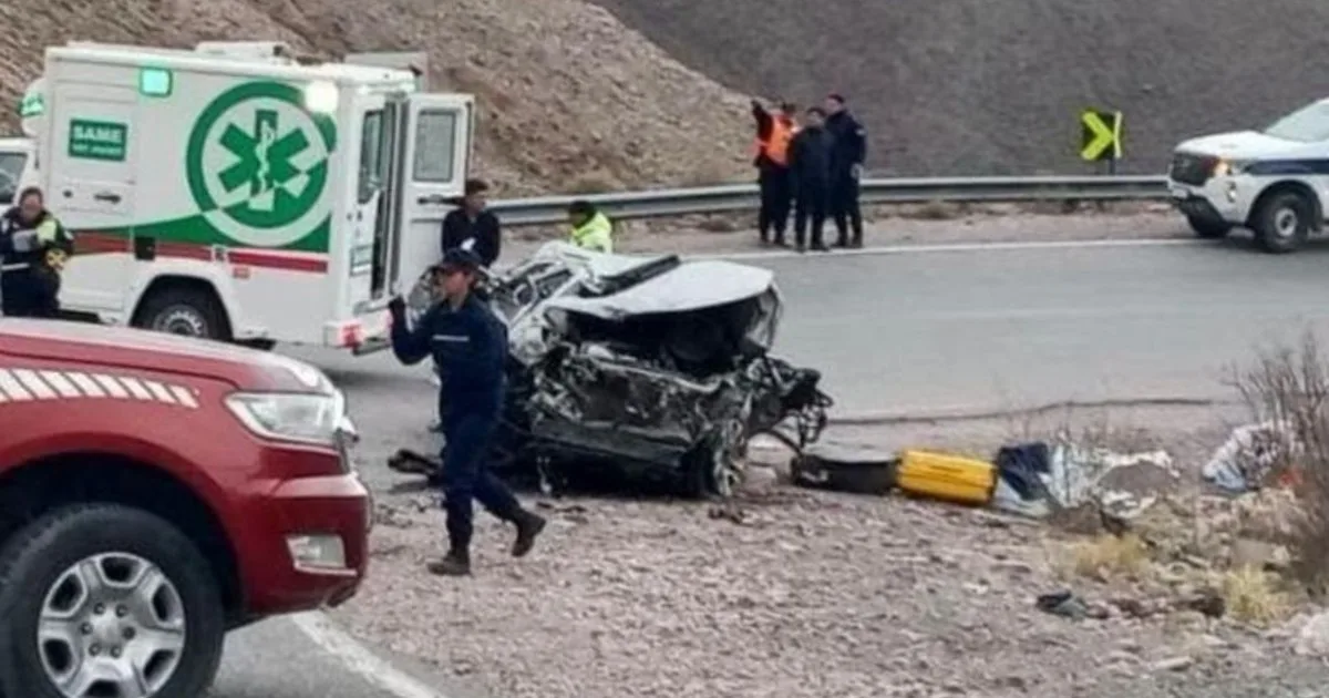Trágico accidente en Jujuy: una mujer murió al caer su camioneta 4x4 por un barranco en el camino a las Salinas Grandes