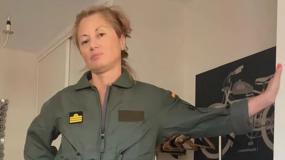 Um encontro no Tinder, submarinos russos e uma base da NATO em Portugal: a história que desencadeou um alerta de espionagem internacional