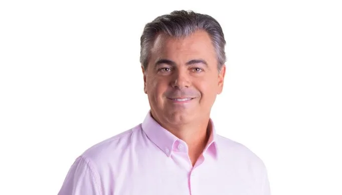 Gustavo Galassi deixa disputa ao Senado em meio a articulações para candidatura de Aécio Neves