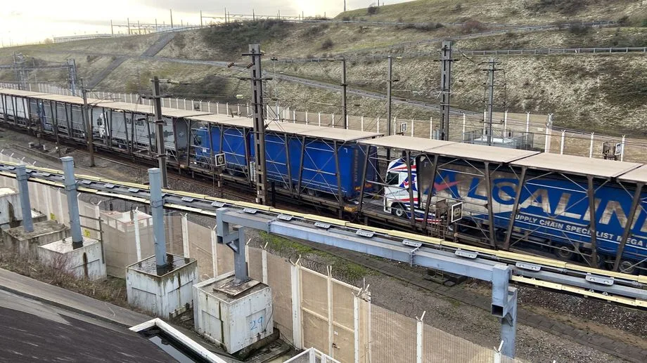 Tunnel sous la Manche : les analyses toxicologiques du chauffeur du minibus à l'origine de l'accident sont négatives