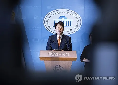 이준석 사퇴에 갈길 잃은 개혁신당…일각서 자진 해산 전망까지