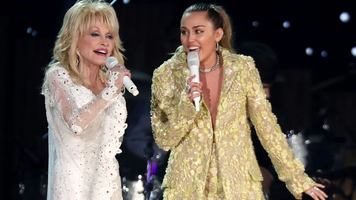 Sängerin: Patentochter Miley Cyrus trauert um „Tante Dolly“