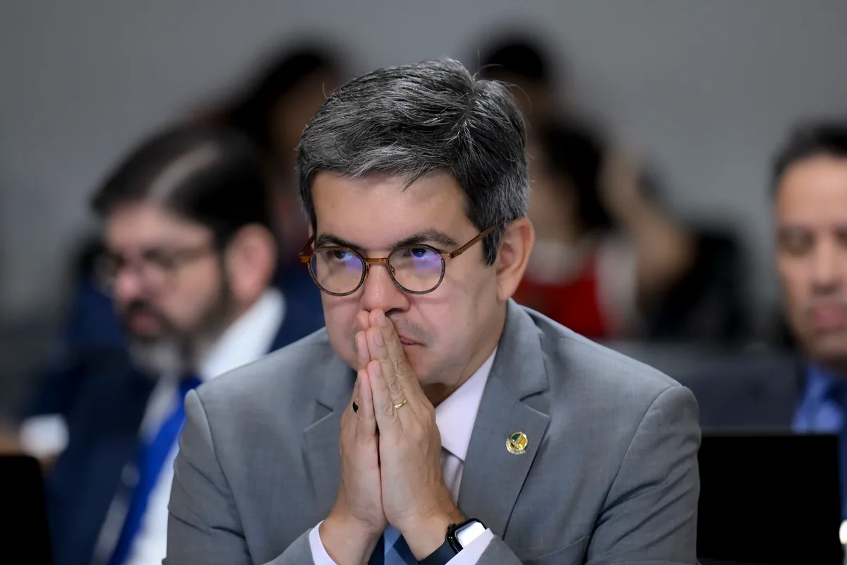 O ‘erro’ que pode ameaçar a candidatura de Randolfe Rodrigues