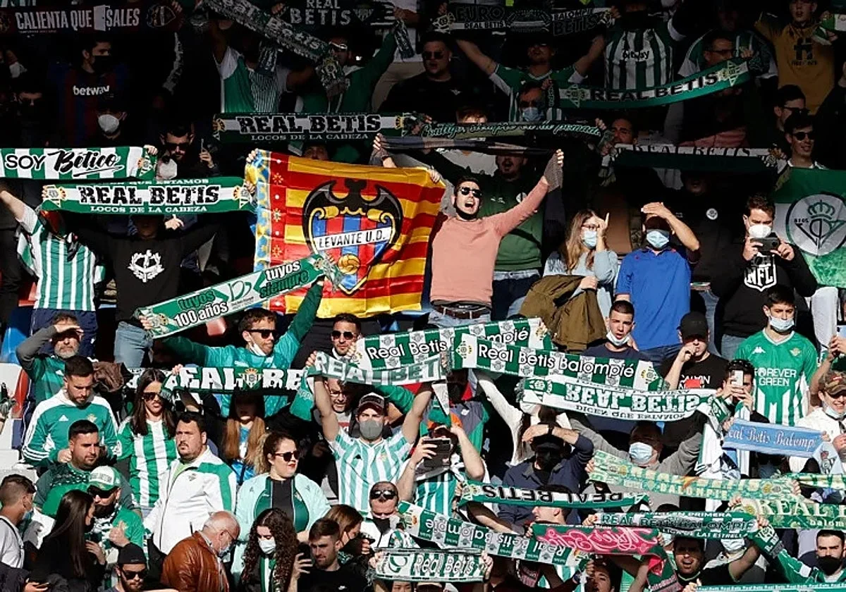 La afición del Levante se solidariza con la del Betis