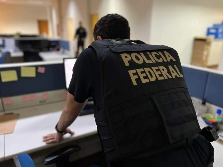 Preso com R$ 22 mil de benefício, advogado é mantido com tornozeleira há 5 meses