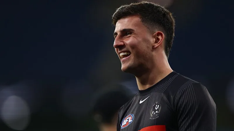 AFL LIVE: Western Bulldogs, Collingwood Magpies fight to keep season alive in wildcard game at MCG