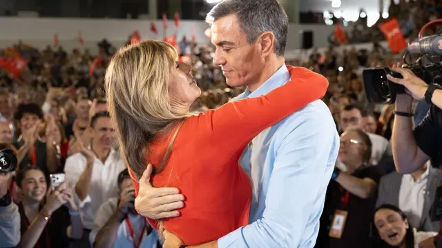 Pedro Sánchez declara-se à mulher em discurso: "Eu amo-te, Begoña"