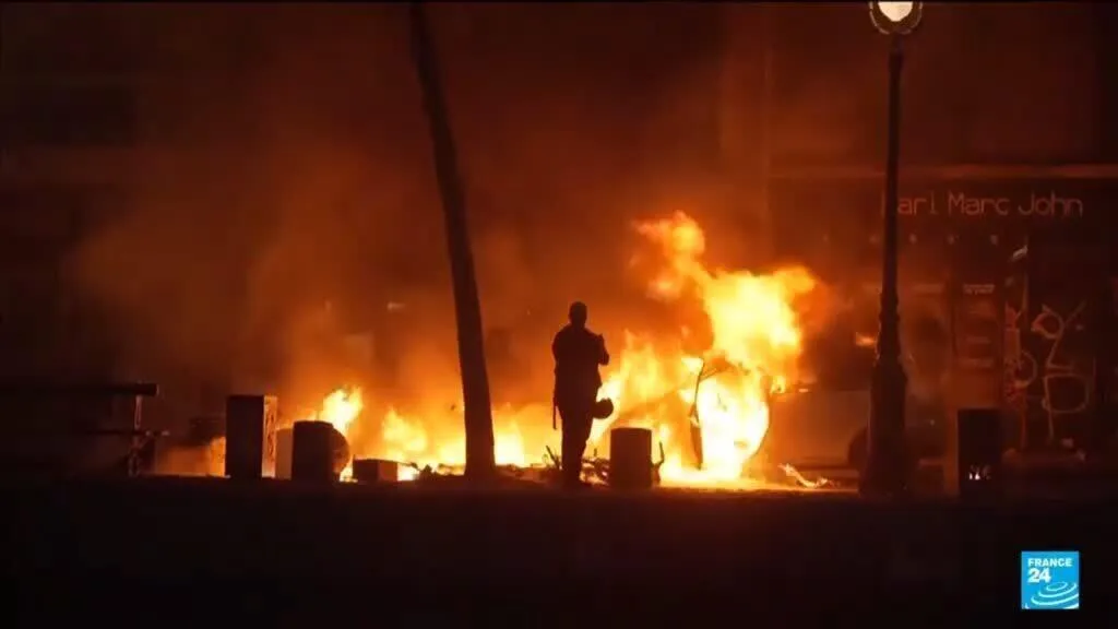 La France sonnée au lendemain d'une journée de mobilisation ayant viré au chaos