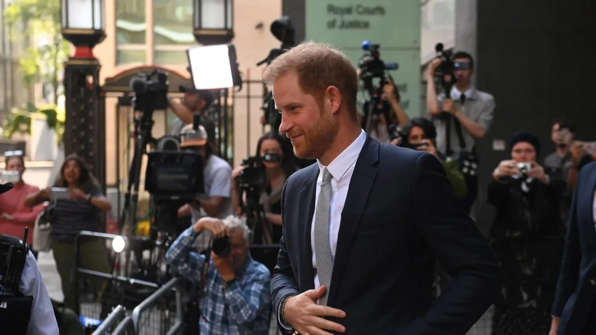 Al príncipe Harry le sale cara su vuelta a Reino Unido: debe pagar diez millones de euros a un periódico