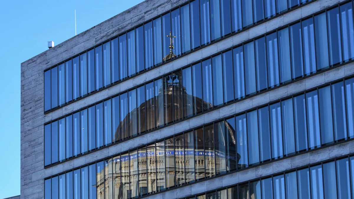 Neue Weltordnung: Mit historischen Kampfbegriffen gegen rechts