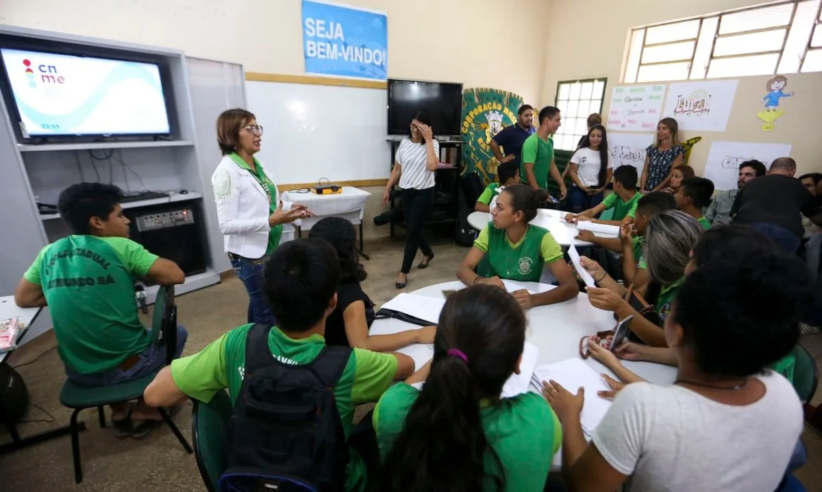 Fim da 6 X 1 pode elevar mensalidades em até 11%, diz estudo