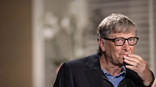 Bill Gates alerta sobre los peligros de la inteligencia artificial: bioterrorismo y millones de empleos en riesgo