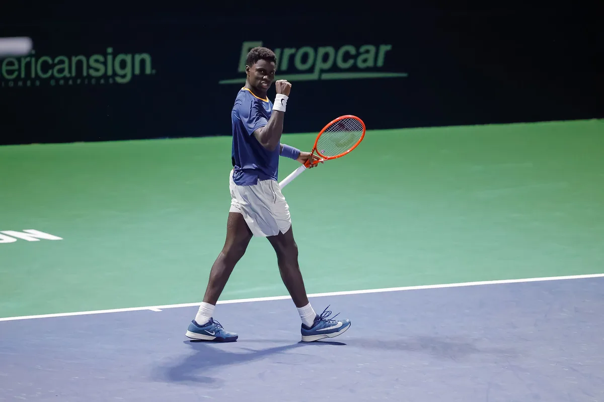 Fritz e sensação francesa Kouame recebem convites para Lyon