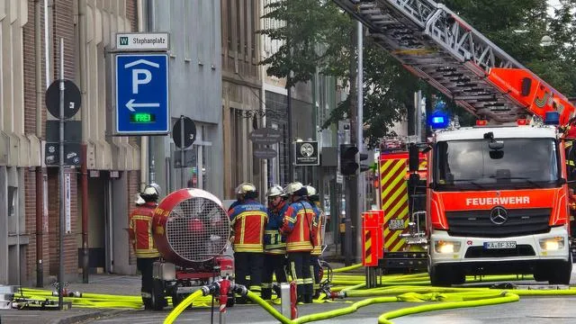 Feuer: Brand in Parkhaus – Großeinsatz in Karlsruher Innenstadt