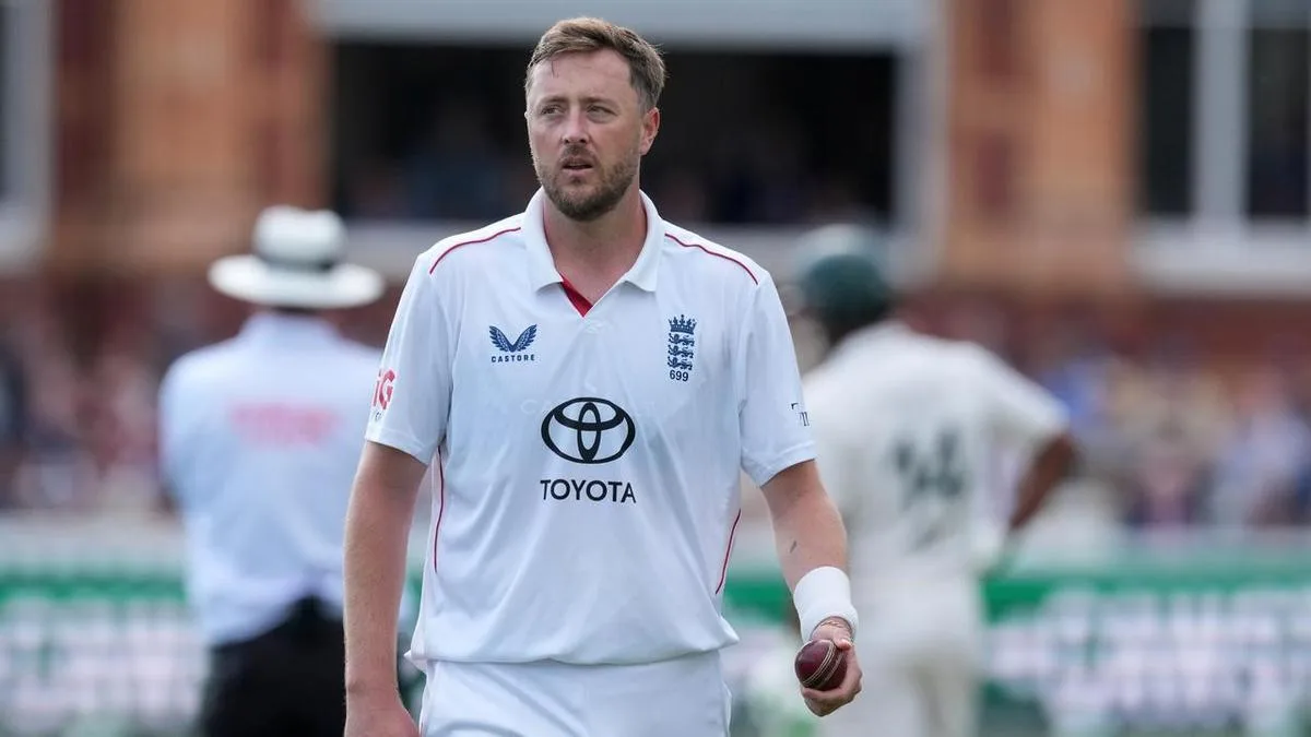 England in control at Lord's after Pakistan crumble