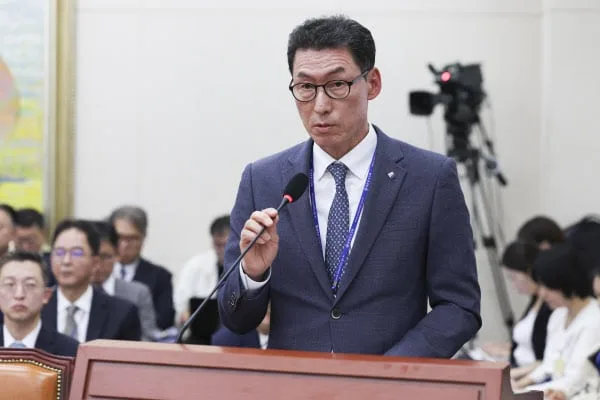 '800억 사기 뒷북' '서민 빚 19년 추심'..장민영 기업은행장 국감서 논란