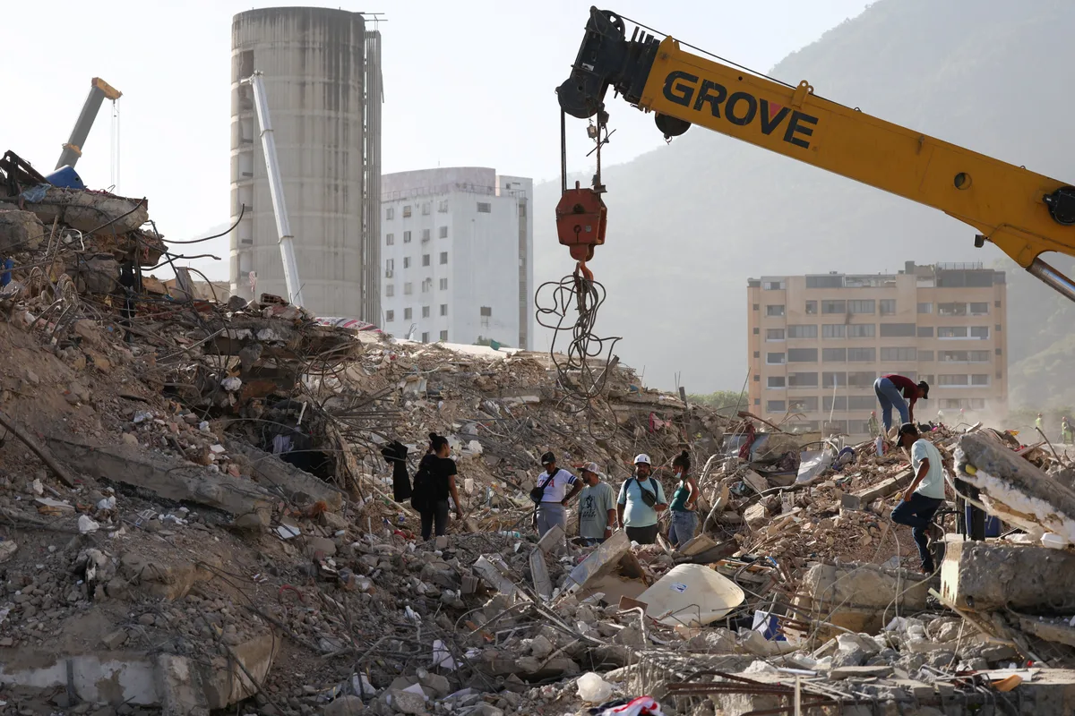 Estados Unidos entregó a Venezuela 20 máquinas pesadas para remover escombros tras los terremotos