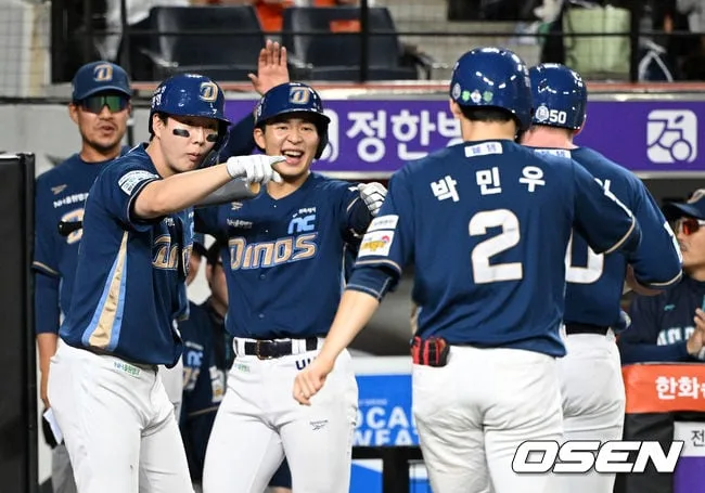 [사진]블레인 홈런에 환호하는 NC