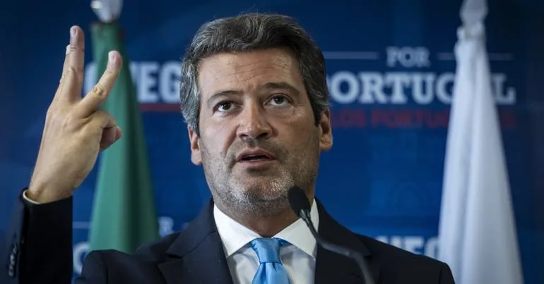 Ventura acusa PSD e PS de "acordo de não-agressão"