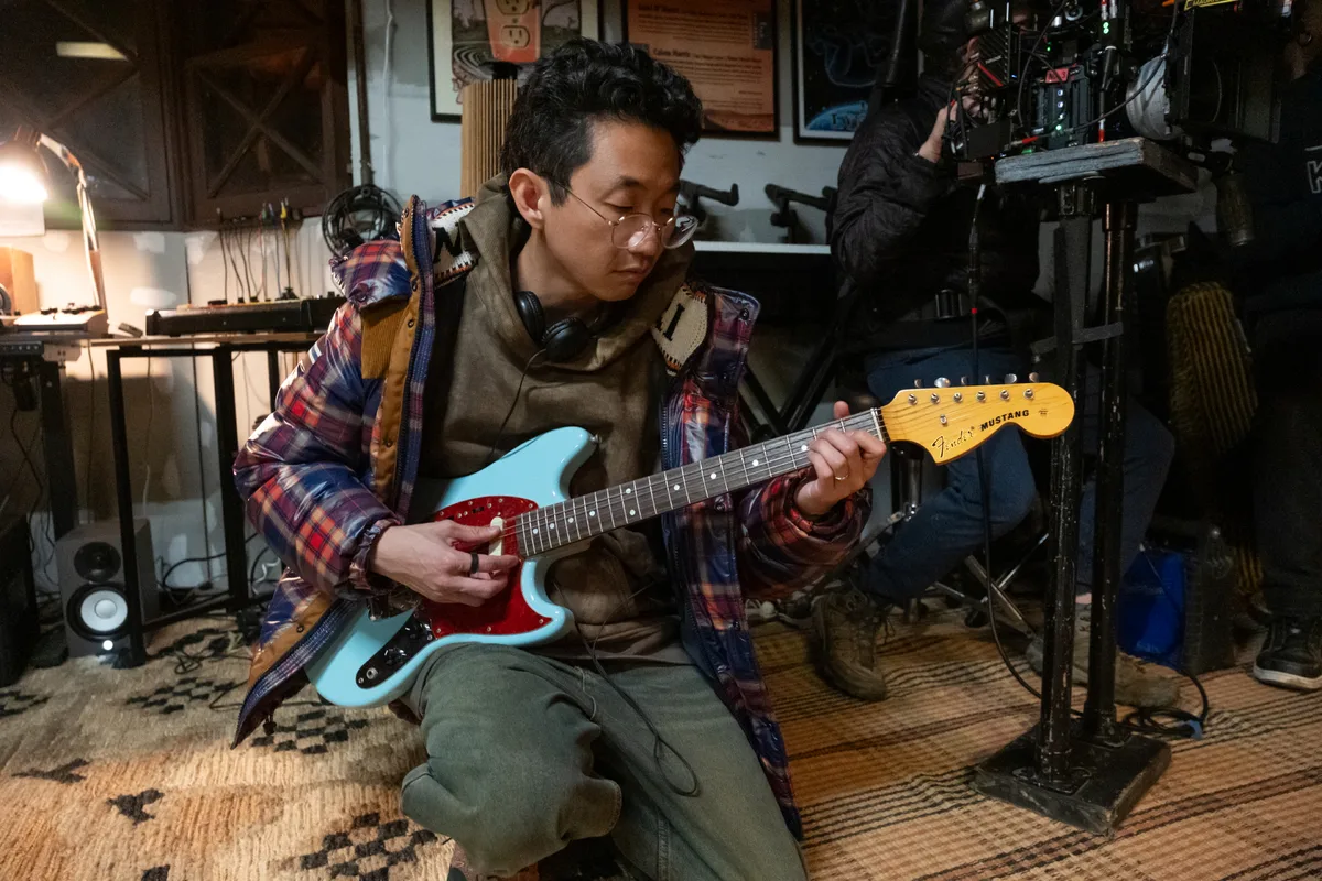 ‘Beef’ Creator Lee Sung Jin on Abandoning His Tom Brady Heist Plot and the Finneas, Cailee Spaeny Emmy Snubs