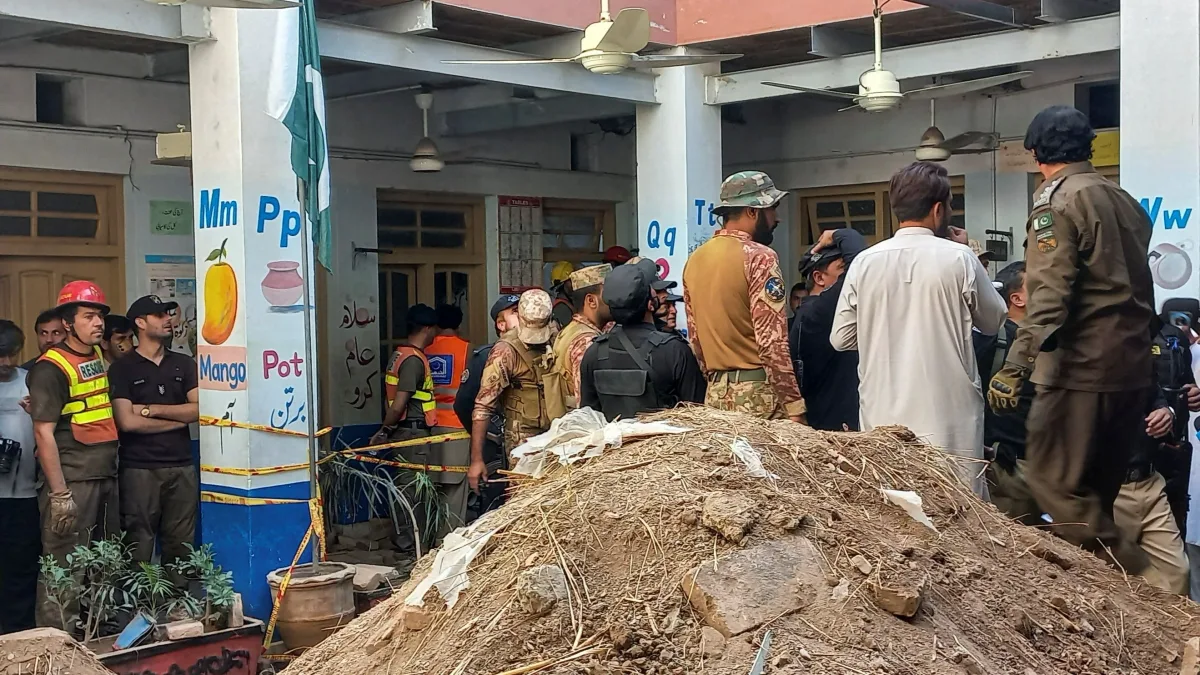 Pakistan: Schuldach stürzt ein – mindestens 21 Tote