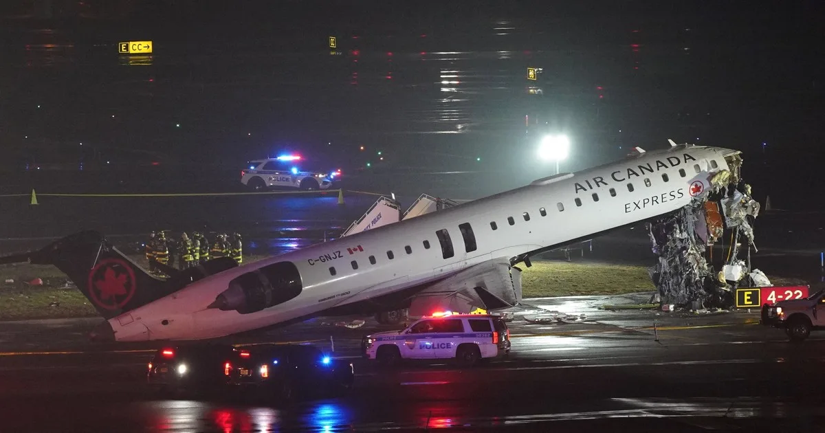 Choque fatal en Nueva York: investigan a dos controladores aéreos que dejaron su puesto antes de tiempo