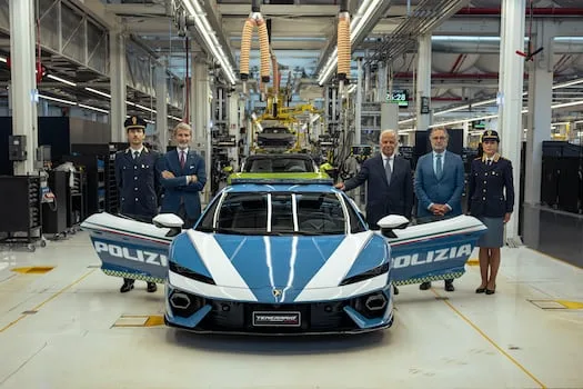 Lamborghini donates 588kW hybrid Temerario squad car to Italian police