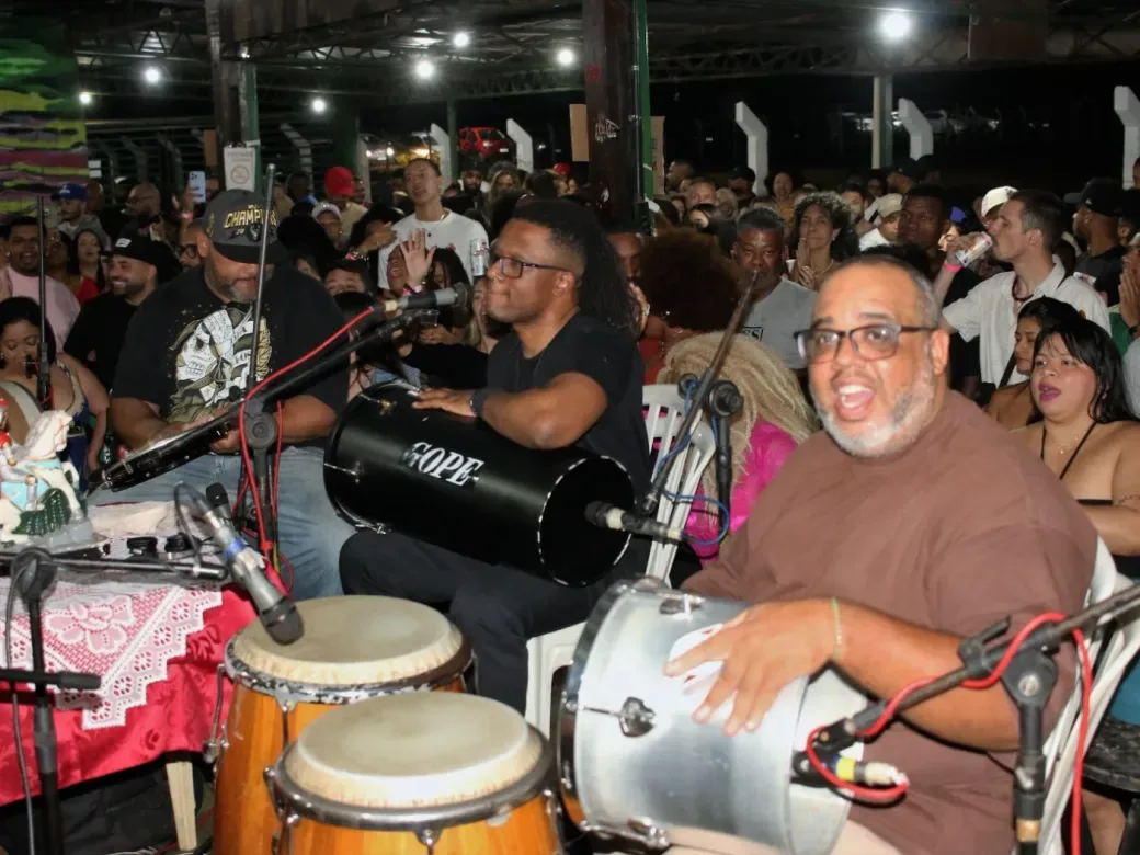 Protejam os bares! O plano do Reino Unido para a música
