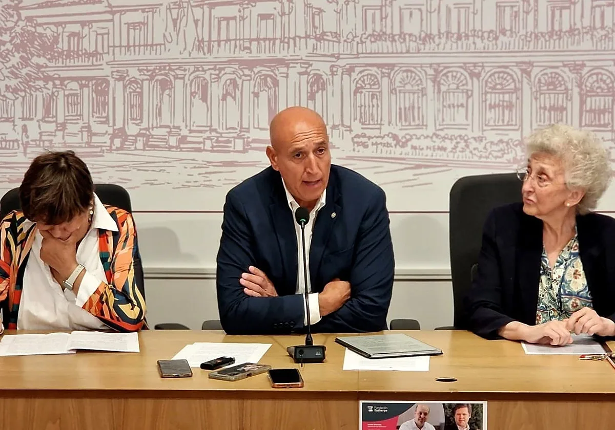 El alcalde de León se vuelve a desmarcar de Ferraz, ahora por Ceuta