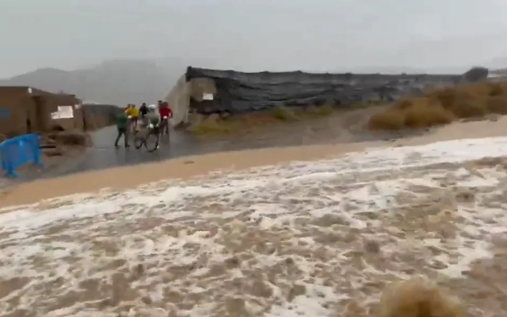 La dana Adam deja decenas de incidentes en Almería, parte de la Comunidad Valenciana y Cataluña, en alerta roja por fuertes lluvias y tormentas