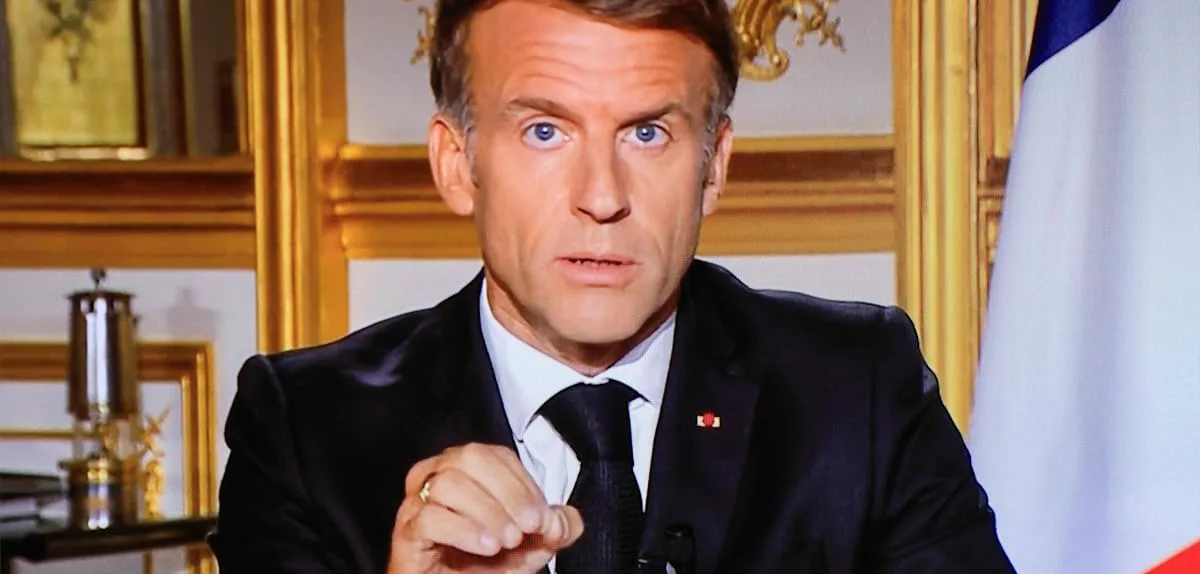 „Wer versucht, die Republik zu stürzen, wird zur Rechenschaft gezogen“ – Macron verurteilt Gewalt