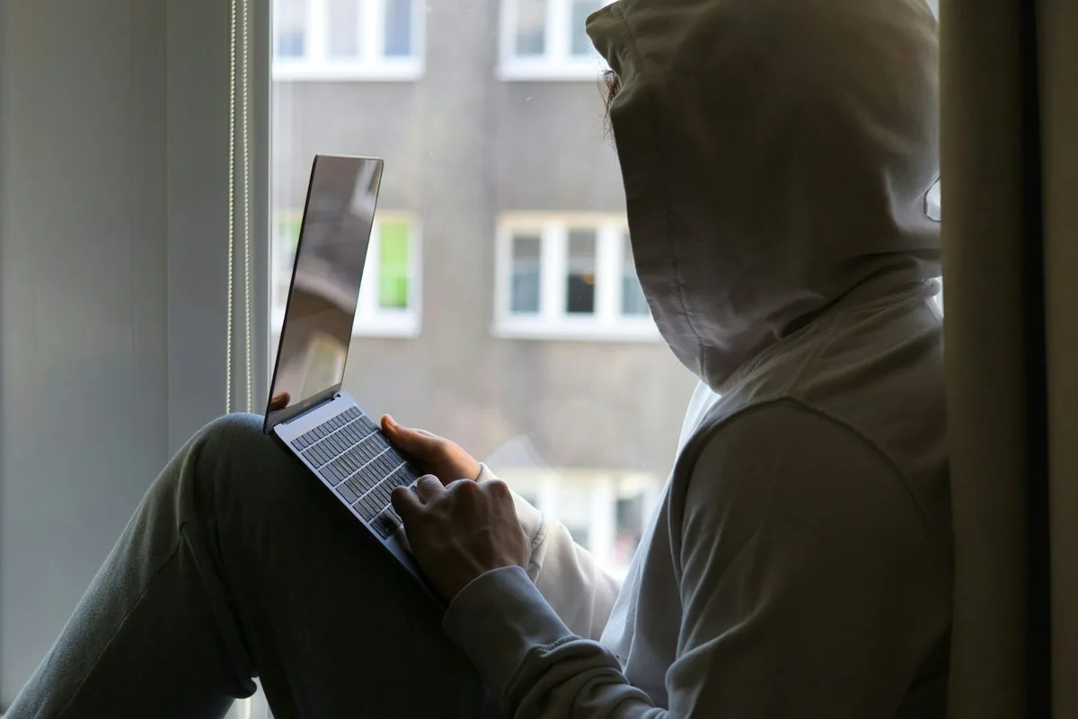The emerging threat of violent, exploitative digital ‘com networks’: what do we need to know?