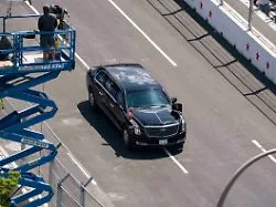 Mit Melanie in "The Beast": Trump dreht Ehrenrunde bei IndyCar-Rennen in Washington