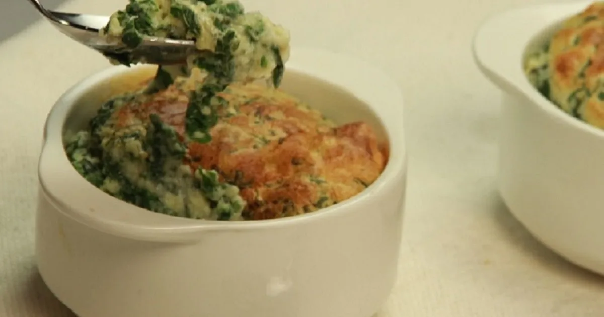 Una receta rendidora, rica y fácil de hacer: soufflé de ricota y espinaca