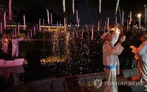 [로컬의 재발견] 액운 쫓던 불꽃이 'K-콘텐츠'로…세계 홀린 함안낙화놀이