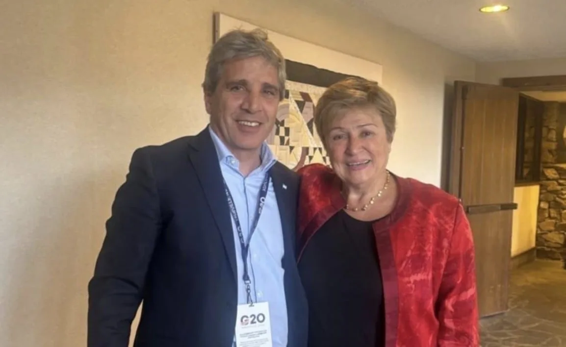 La titular del FMI aseguró que la Argentina cancelará antes de tiempo su deuda y Caputo le respondió: “Te vas a sorprender”