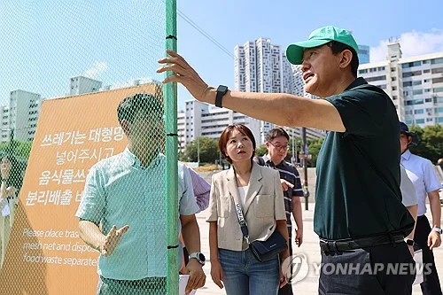 오세훈 시장, 여의도 한강공원 찾아 불꽃축제 안전 점검