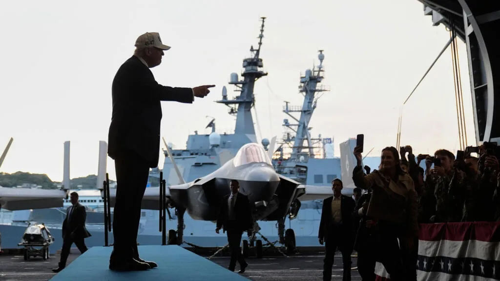États-Unis: Donald Trump exige le retour à l'ancien système de catapulte sur les porte-avions américains