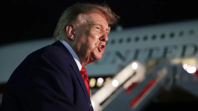 "S'ils font ça, nous allons les bombarder": Donald Trump menace de s'attaquer à Oman s'ils se mêlent des négociations sur le détroit d'Ormuz
