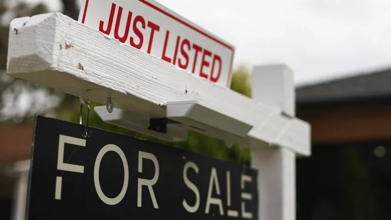 Aux États-Unis, il faut désormais attendre 40 ans pour devenir propriétaire, un record historique: la crise du logement percute de plein fouet le rêve américain et devient un sujet central des midterms