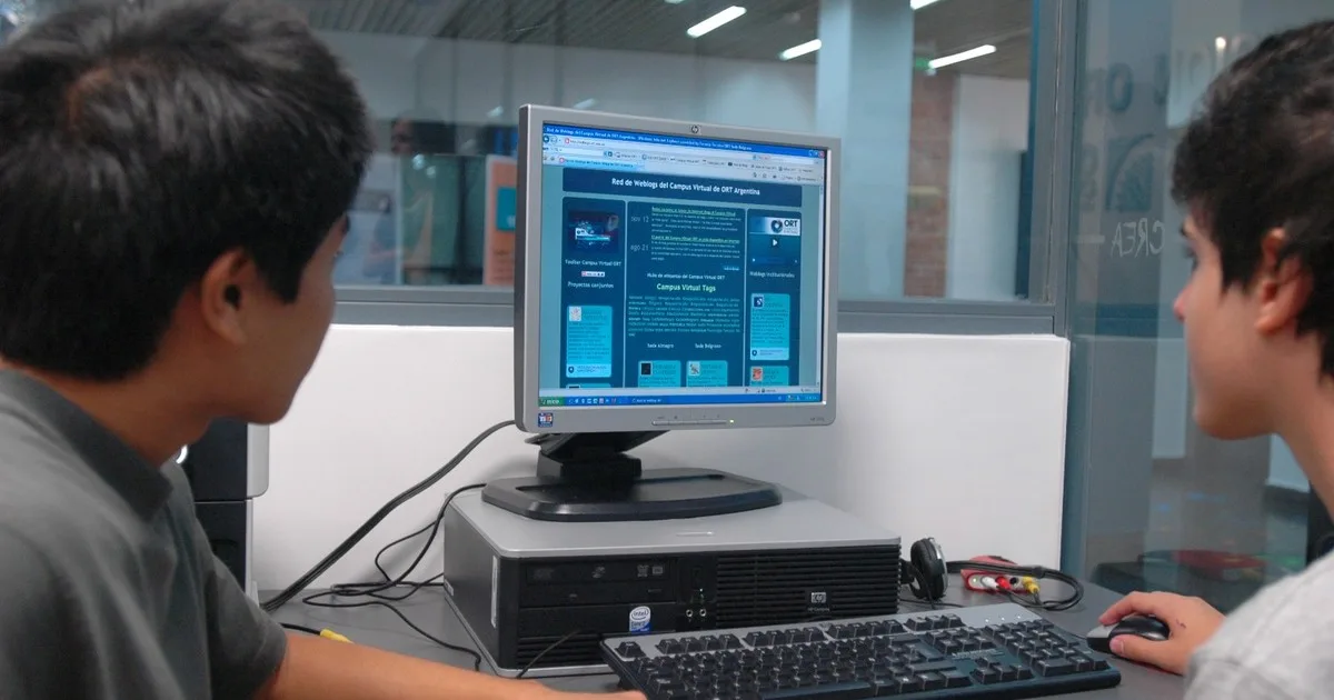 Un descuido en la computadora de la escuela expuso las fotos íntimas de una docente: denunció en la Justicia a sus alumnos por viralizarlas